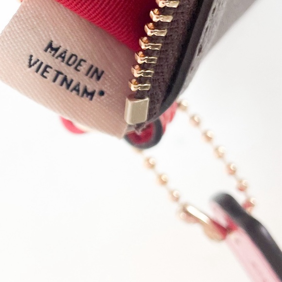 Coach wristlet with patent leather trim - Picture 6 of 7